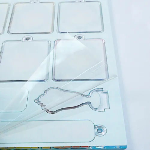 裏面フィルムを剥がす